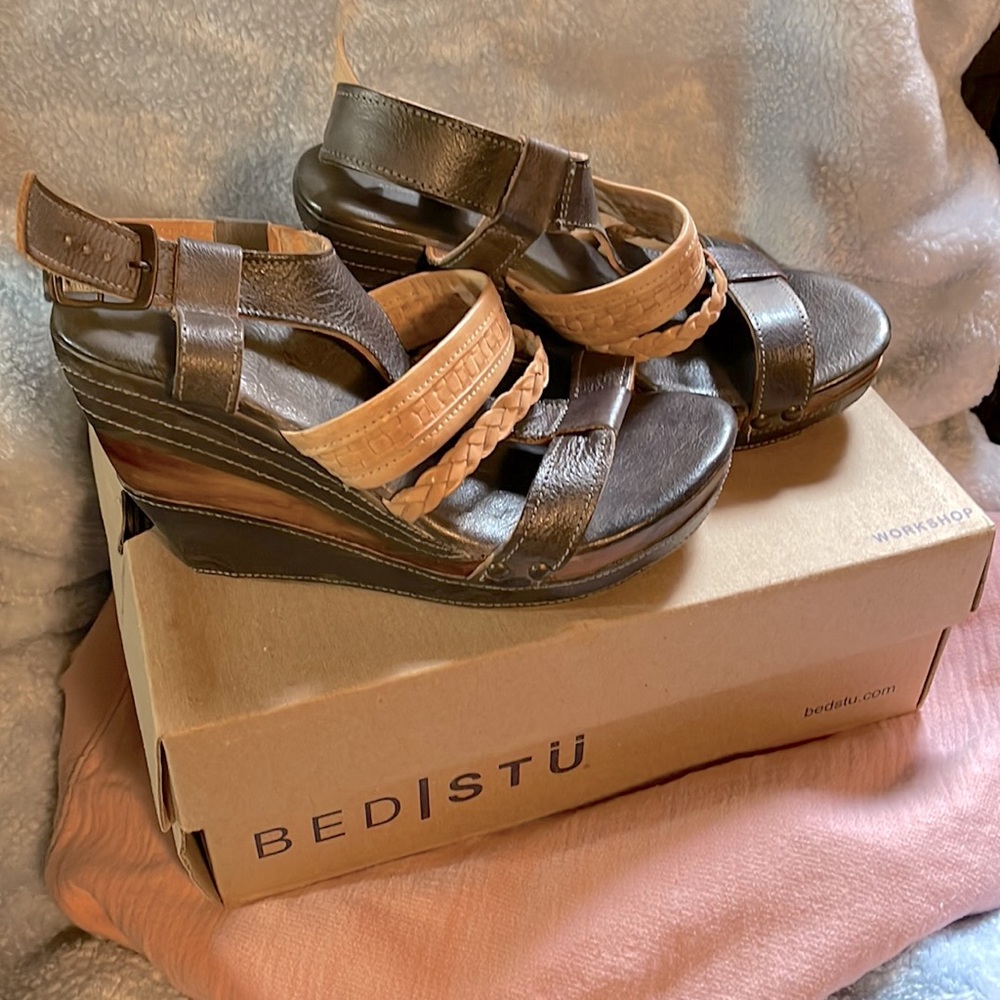 Bed Stu Jasyln Taupe Sand Rustic Wedge - 8 M